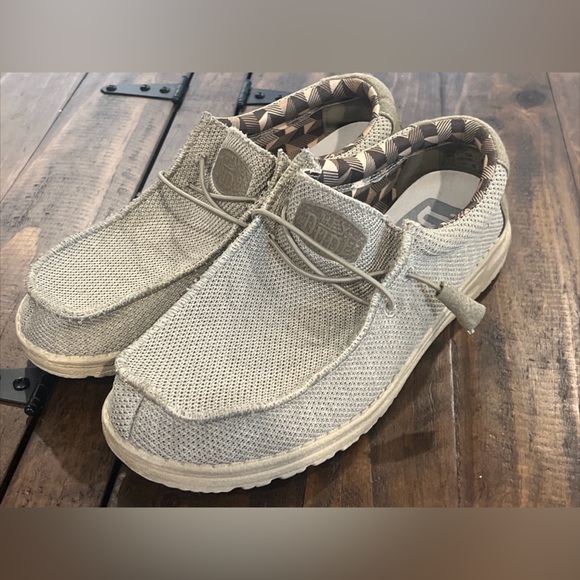 Men’s Hey Dude Wally Sox Shoes - Beige, US 10 Wide, GUC! - Picture 2 of 7